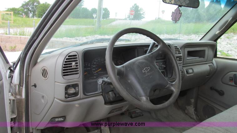 image for item E3981 2000 Chevrolet 3500 utility truck