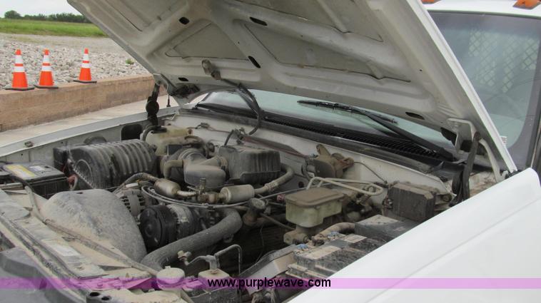 image for item E3981 2000 Chevrolet 3500 utility truck