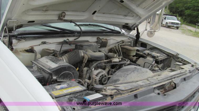 image for item E3981 2000 Chevrolet 3500 utility truck