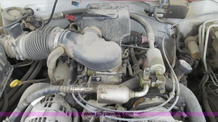 image for item E3981 2000 Chevrolet 3500 utility truck