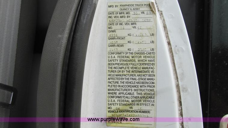 image for item E3981 2000 Chevrolet 3500 utility truck