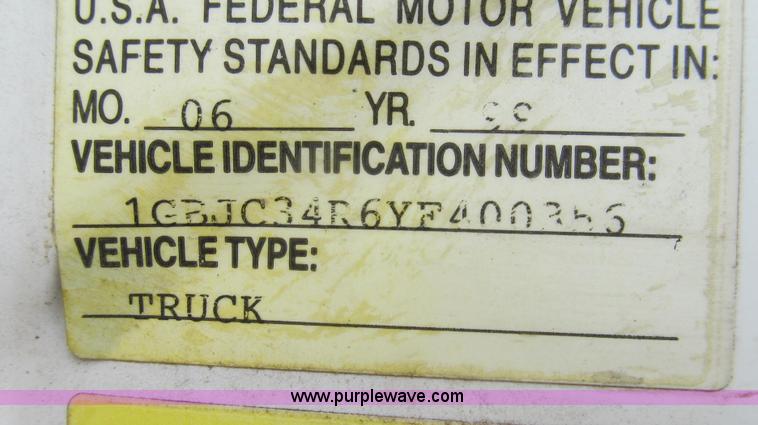 image for item E3981 2000 Chevrolet 3500 utility truck