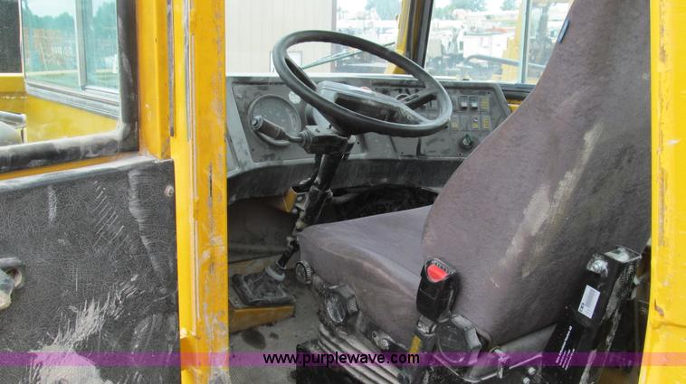 image for item E3987 1993 Volvo BM A30 articulated haul tuck