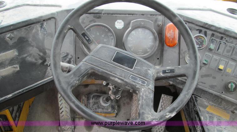 image for item E3987 1993 Volvo BM A30 articulated haul tuck