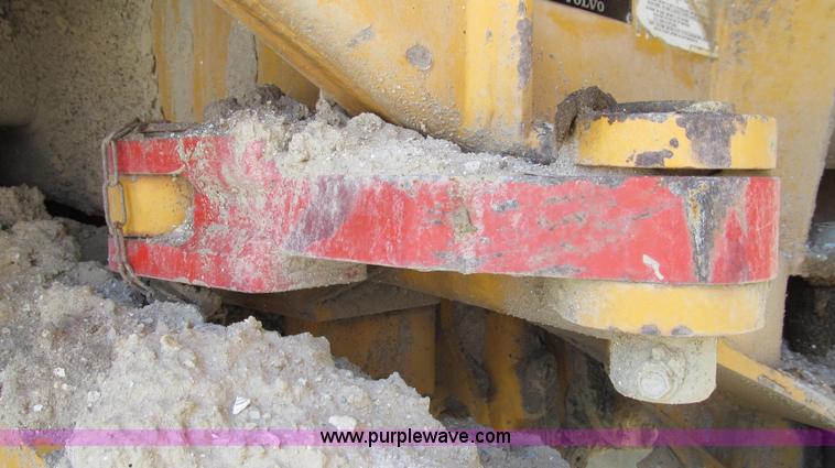 image for item E3989 1999 Volvo A25C articulated haul truck