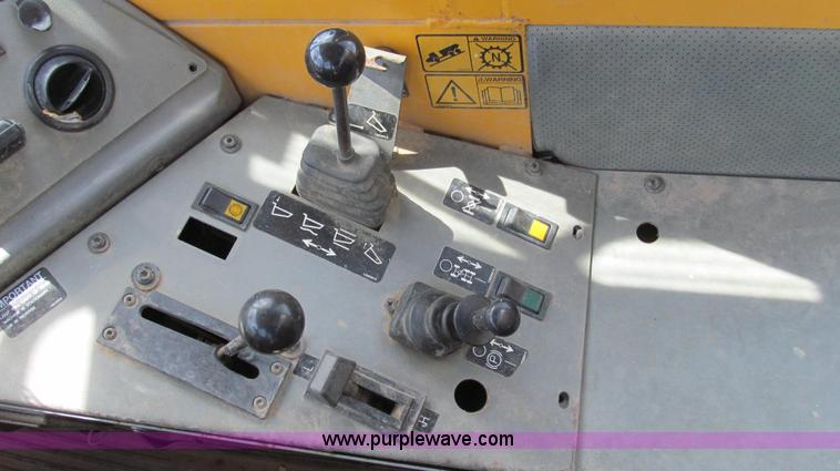 image for item E3989 1999 Volvo A25C articulated haul truck