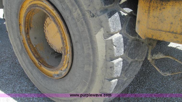 image for item E3991 2000 Volvo A25C articulated haul truck