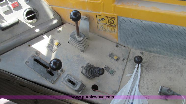 image for item E3991 2000 Volvo A25C articulated haul truck