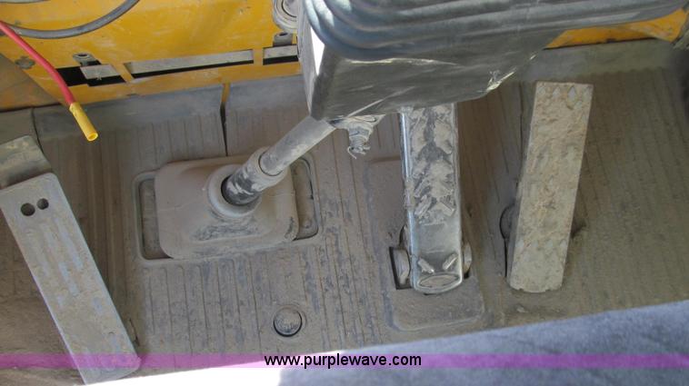 image for item E3991 2000 Volvo A25C articulated haul truck