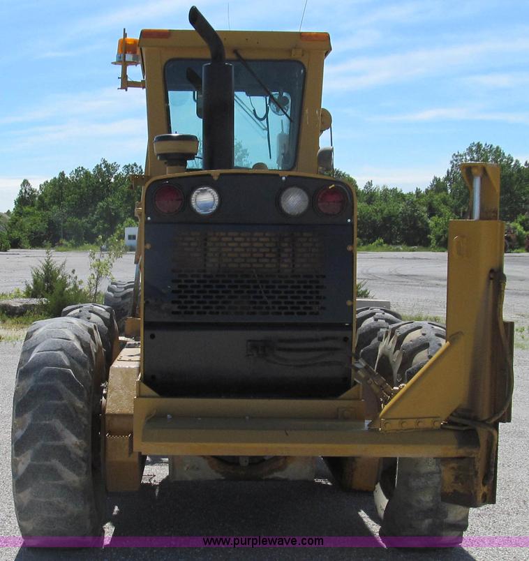 image for item E3992 1992 John Deere 670A articulated motor grader