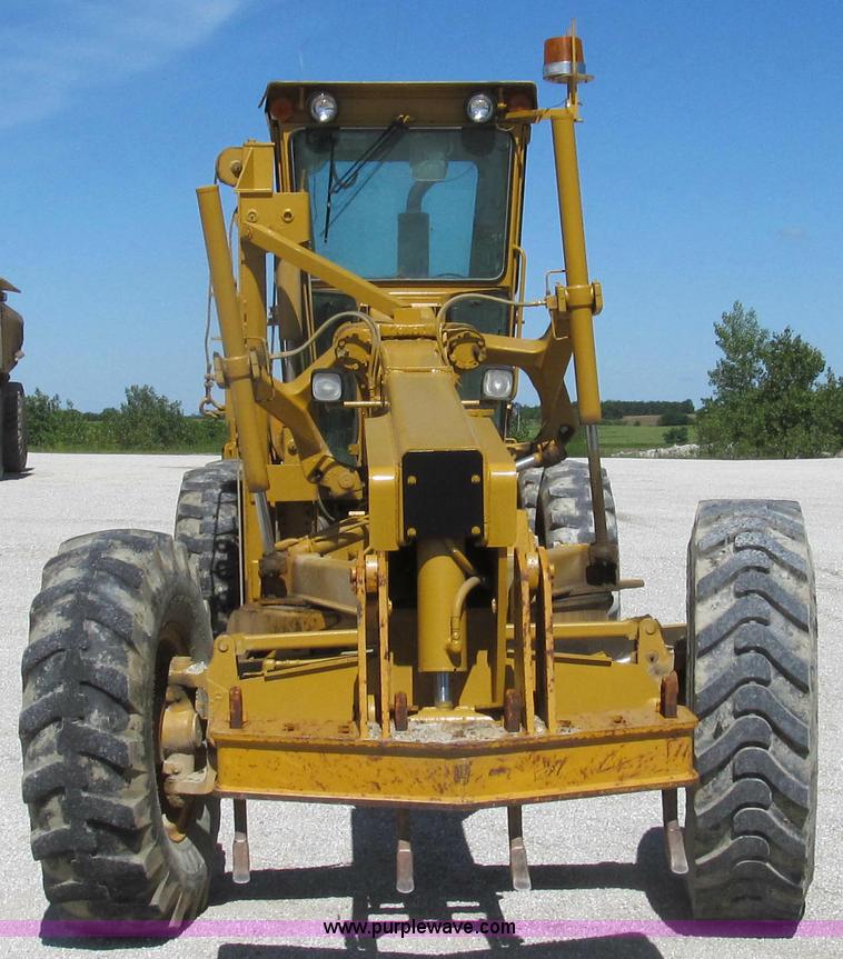 image for item E3992 1992 John Deere 670A articulated motor grader