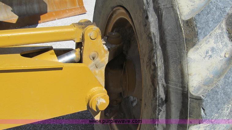 image for item E3992 1992 John Deere 670A articulated motor grader