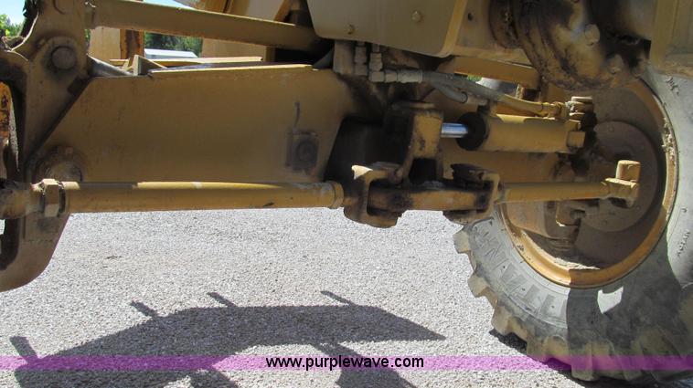 image for item E3992 1992 John Deere 670A articulated motor grader