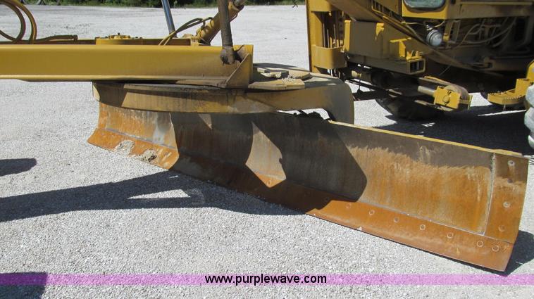 image for item E3992 1992 John Deere 670A articulated motor grader