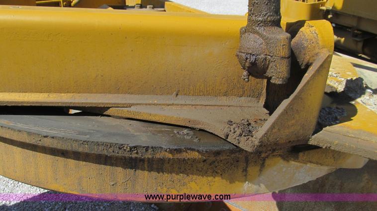 image for item E3992 1992 John Deere 670A articulated motor grader