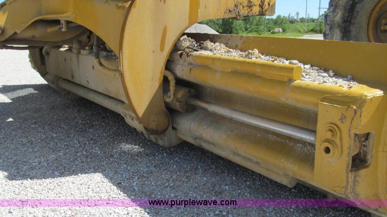 image for item E3992 1992 John Deere 670A articulated motor grader