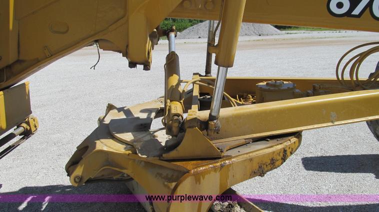 image for item E3992 1992 John Deere 670A articulated motor grader