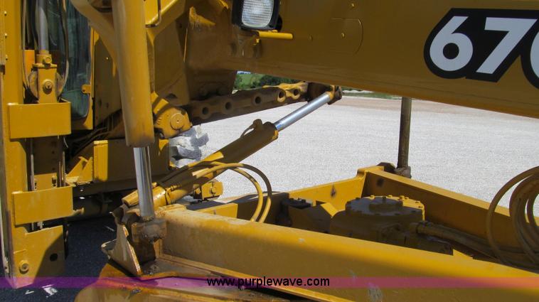 image for item E3992 1992 John Deere 670A articulated motor grader