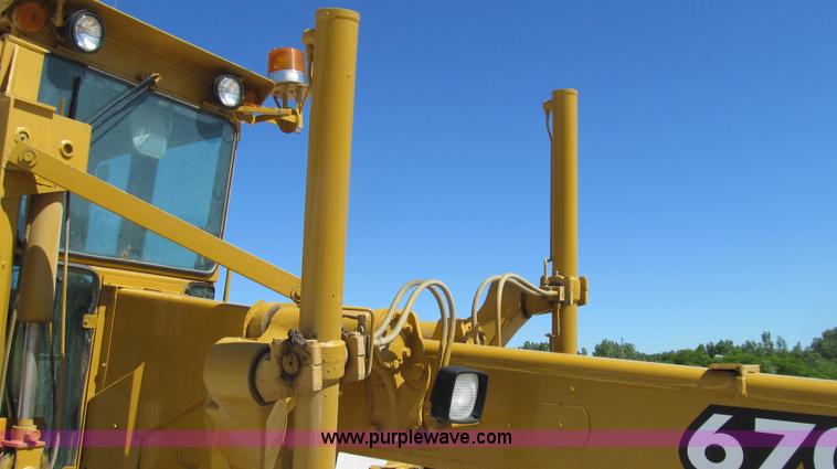 image for item E3992 1992 John Deere 670A articulated motor grader