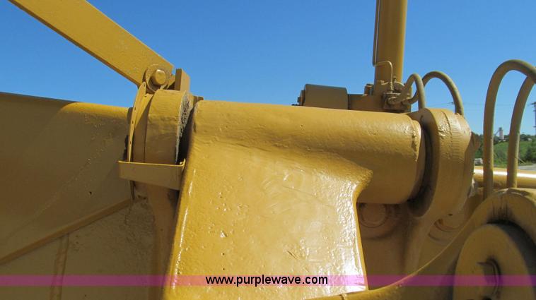 image for item E3992 1992 John Deere 670A articulated motor grader