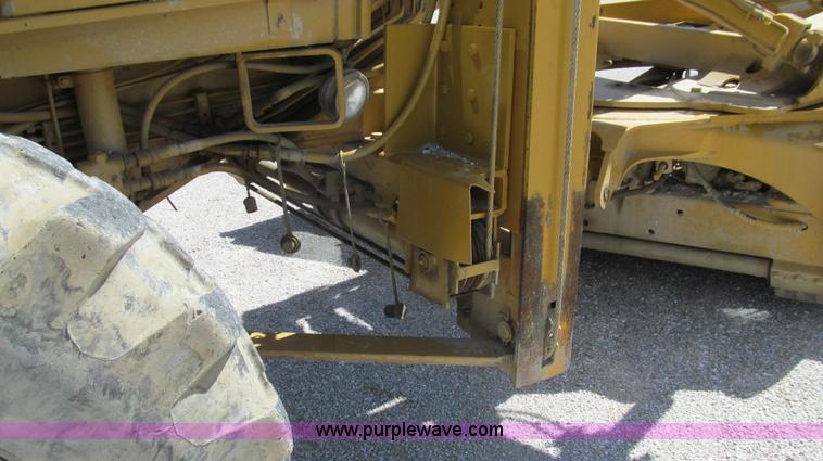 image for item E3992 1992 John Deere 670A articulated motor grader