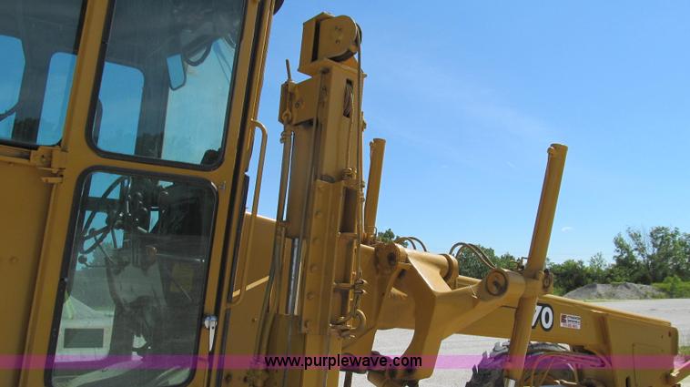 image for item E3992 1992 John Deere 670A articulated motor grader