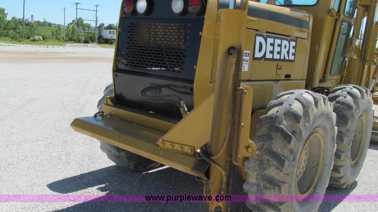 image for item E3992 1992 John Deere 670A articulated motor grader