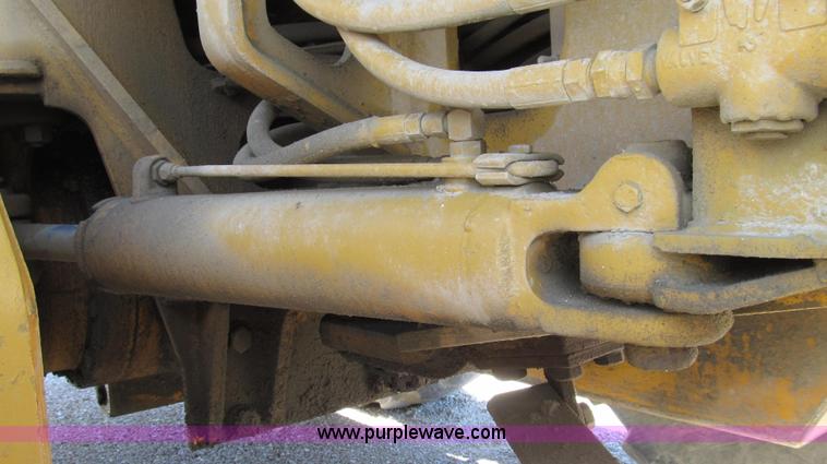 image for item E3992 1992 John Deere 670A articulated motor grader