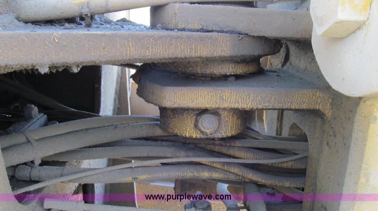 image for item E3992 1992 John Deere 670A articulated motor grader