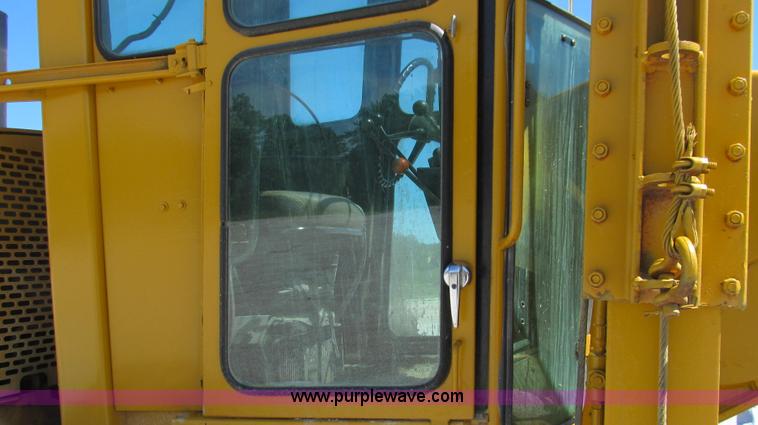 image for item E3992 1992 John Deere 670A articulated motor grader