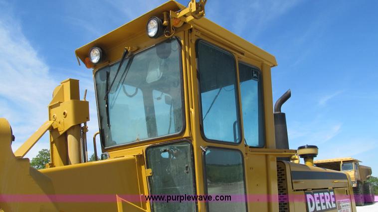 image for item E3992 1992 John Deere 670A articulated motor grader