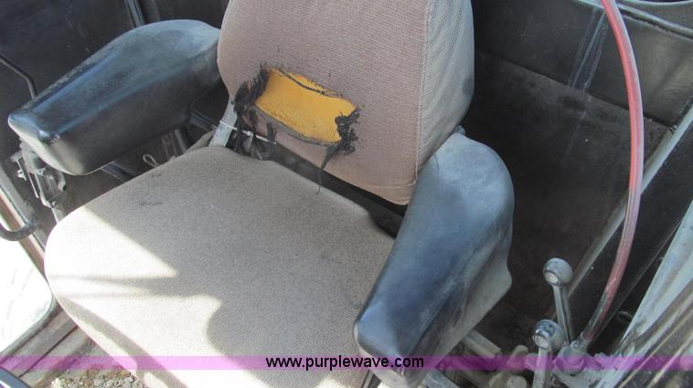 image for item E3992 1992 John Deere 670A articulated motor grader