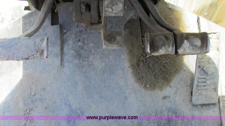 image for item E3992 1992 John Deere 670A articulated motor grader