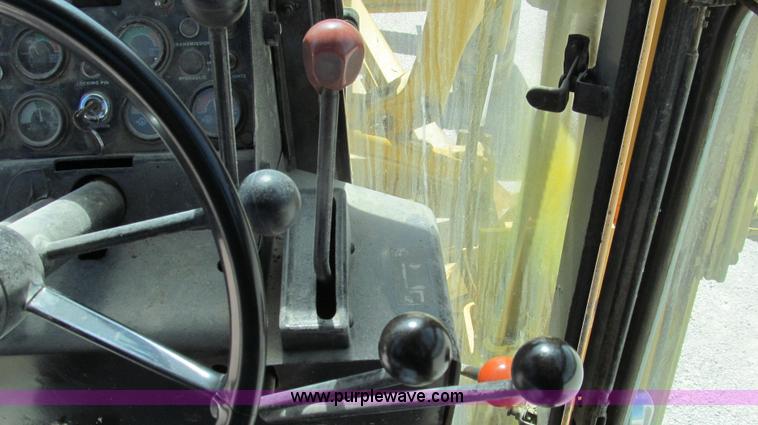 image for item E3992 1992 John Deere 670A articulated motor grader