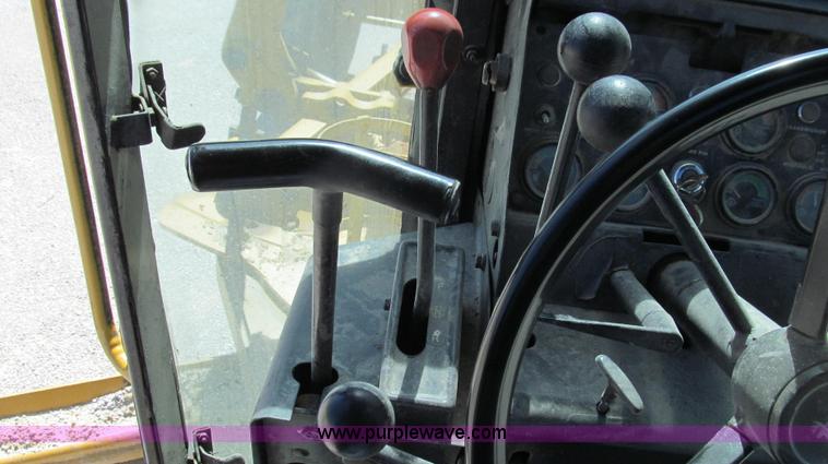 image for item E3992 1992 John Deere 670A articulated motor grader