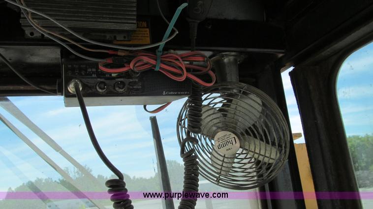 image for item E3992 1992 John Deere 670A articulated motor grader