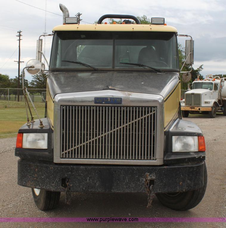 image for item E8494 1988 White WCA tank truck