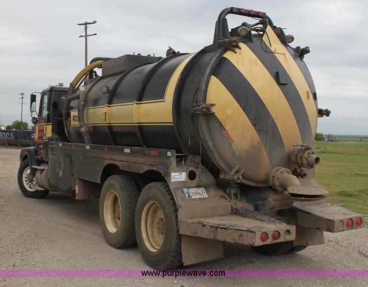 image for item E8494 1988 White WCA tank truck