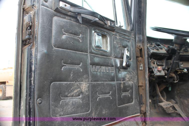 image for item E8494 1988 White WCA tank truck