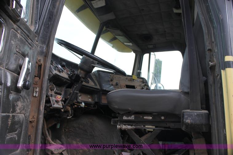 image for item E8494 1988 White WCA tank truck