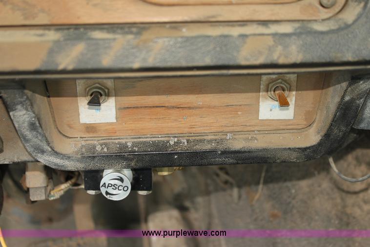 image for item E8494 1988 White WCA tank truck