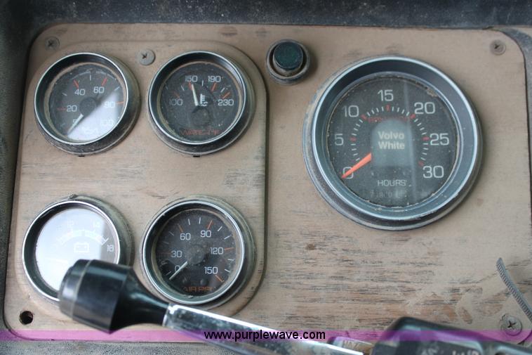 image for item E8494 1988 White WCA tank truck