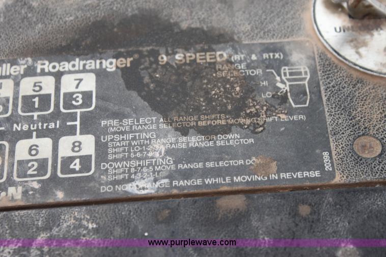 image for item E8494 1988 White WCA tank truck