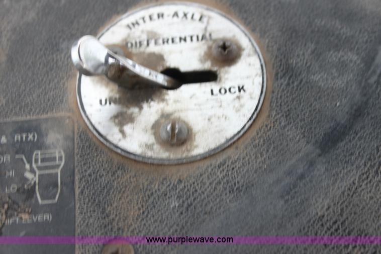 image for item E8494 1988 White WCA tank truck