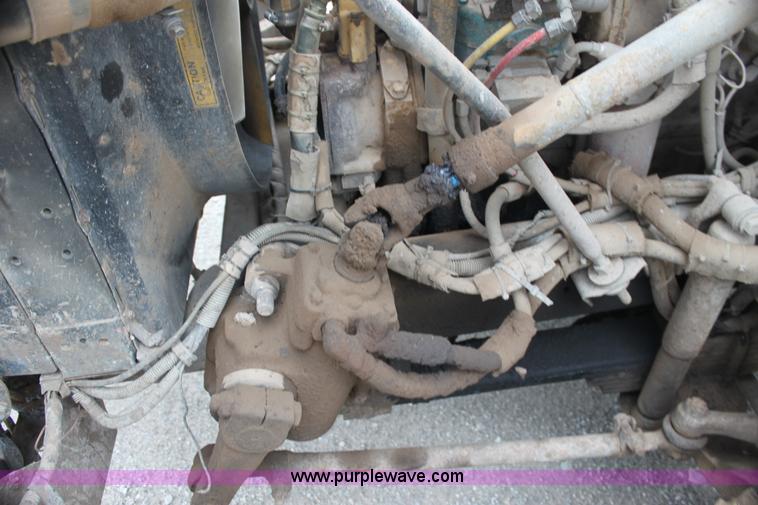 image for item E8494 1988 White WCA tank truck