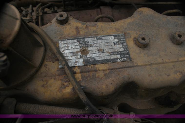 image for item E8494 1988 White WCA tank truck