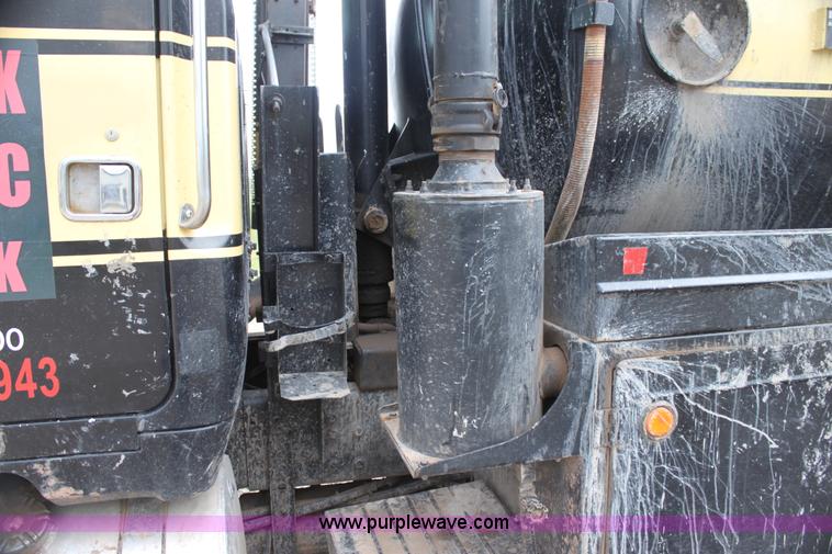 image for item E8494 1988 White WCA tank truck