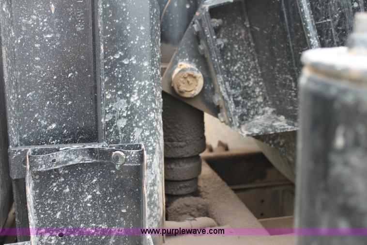 image for item E8494 1988 White WCA tank truck