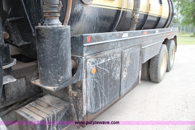 image for item E8494 1988 White WCA tank truck