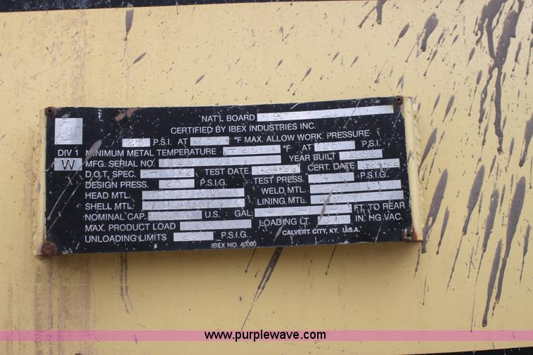 image for item E8494 1988 White WCA tank truck